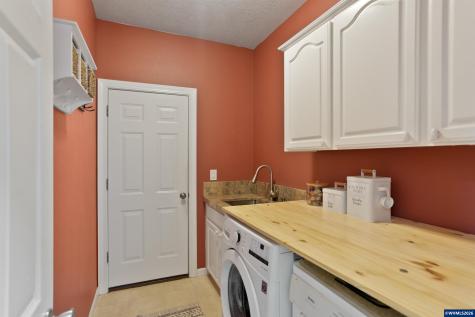 4334 Log Drive NE Salem OR 97305