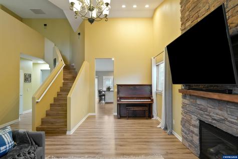 4334 Log Drive NE Salem OR 97305