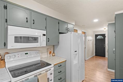 6020 Valley View Road NE Silverton OR 97381