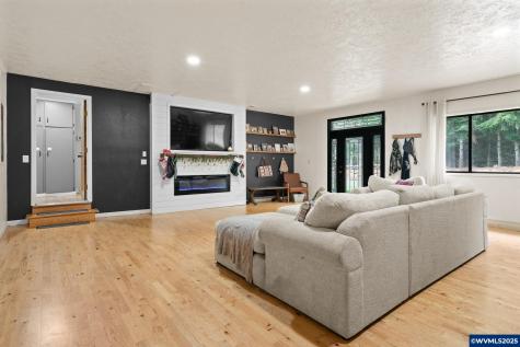 6020 Valley View Road NE Silverton OR 97381
