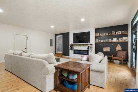 6020 Valley View Road NE Silverton OR 97381