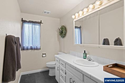 6020 Valley View Road NE Silverton OR 97381
