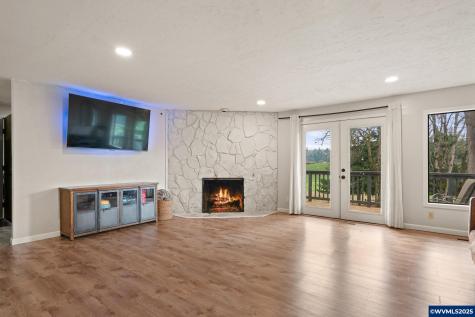 6020 Valley View Road NE Silverton OR 97381