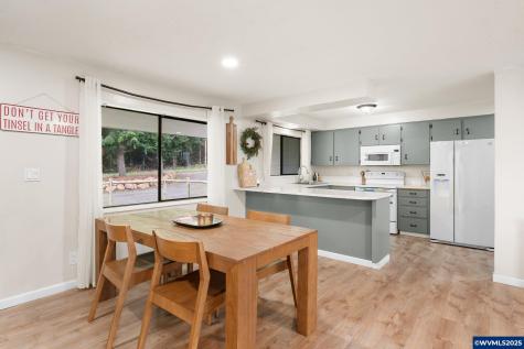 6020 Valley View Road NE Silverton OR 97381