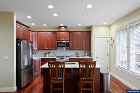 945 Caradon Court NW Salem OR 97304