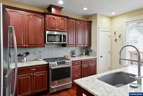 945 Caradon Court NW Salem OR 97304