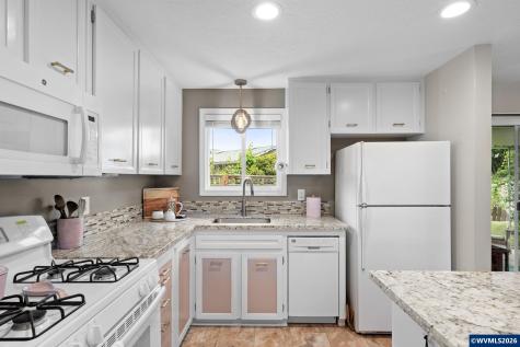 1153 Dellmoor Way Woodburn OR 97071