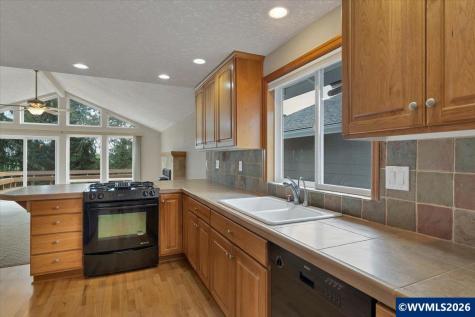 3242 Winslow Way NW Salem OR 97304
