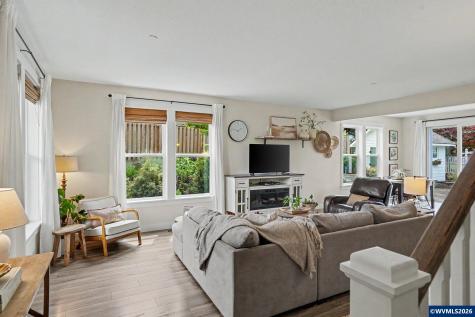 121 Four Oaks Drive Silverton OR 97381
