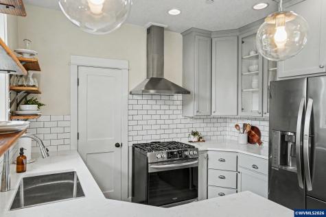 121 Four Oaks Drive Silverton OR 97381