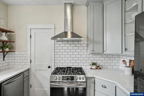 121 Four Oaks Drive Silverton OR 97381