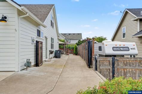 121 Four Oaks Drive Silverton OR 97381