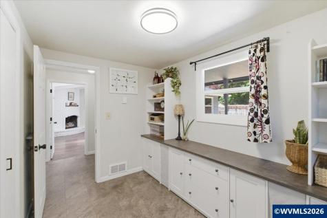1895 Aerial Way SE Salem OR 97302
