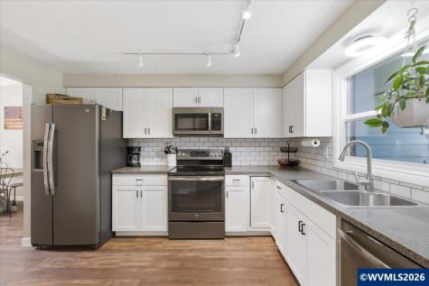 1895 Aerial Way SE Salem OR 97302