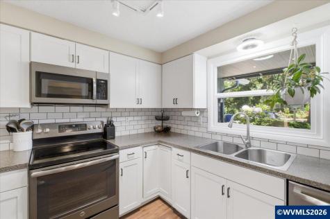 1895 Aerial Way SE Salem OR 97302