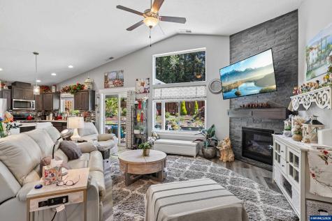 5780 Springwood Avenue SE Salem OR 97306