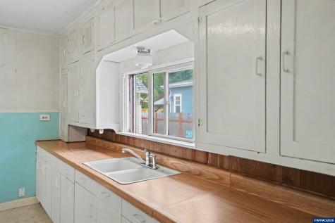 1148 S Water Street Silverton OR 97381