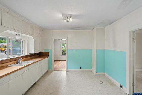 1148 S Water Street Silverton OR 97381