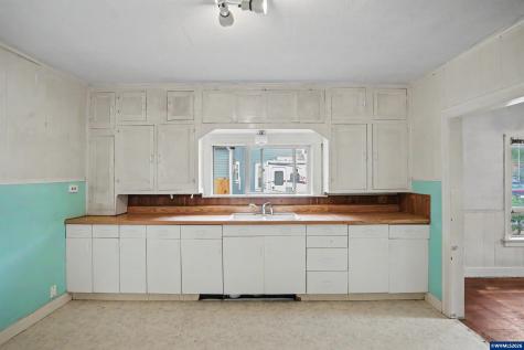 1148 S Water Street Silverton OR 97381