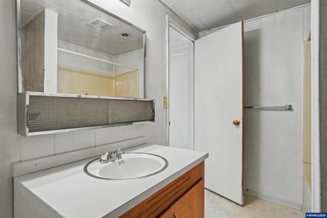 1148 S Water Street Silverton OR 97381