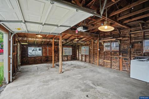 1148 S Water Street Silverton OR 97381