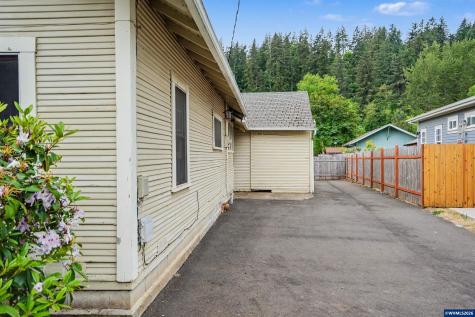 1148 S Water Street Silverton OR 97381