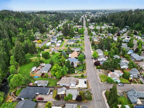 1148 S Water Street Silverton OR 97381