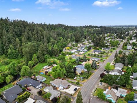 1148 S Water Street Silverton OR 97381