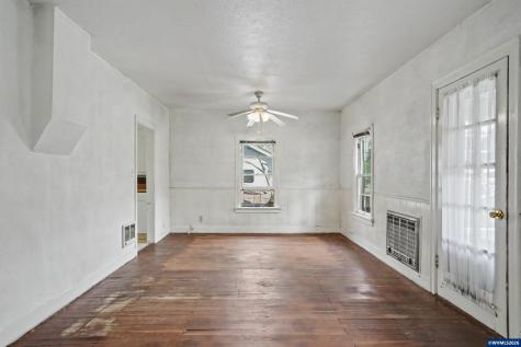 1148 S Water Street Silverton OR 97381