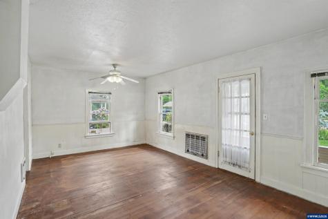 1148 S Water Street Silverton OR 97381
