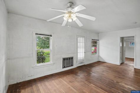 1148 S Water Street Silverton OR 97381