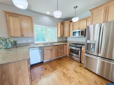 1357 Kitsap Court NW Salem OR 97304