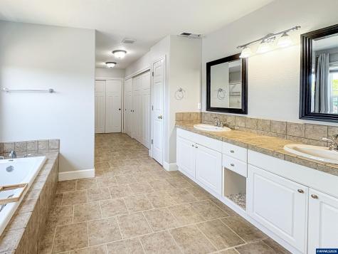 1357 Kitsap Court NW Salem OR 97304