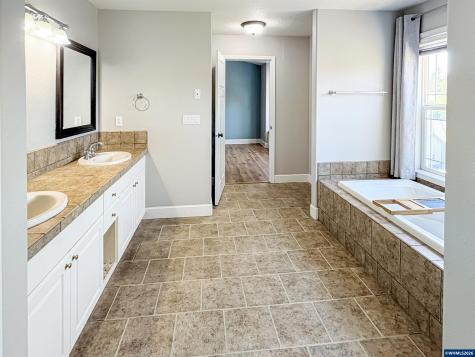 1357 Kitsap Court NW Salem OR 97304