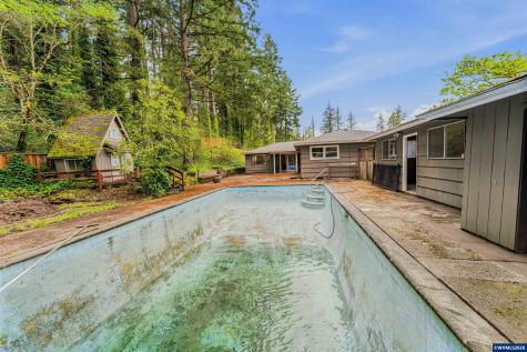 203 5th Avenue Sweet Home OR 97386