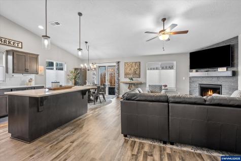 518 Sarah Renee Avenue SE Salem OR 97306