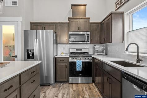 518 Sarah Renee Avenue SE Salem OR 97306
