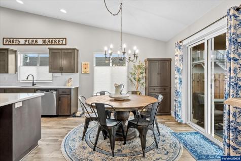 518 Sarah Renee Avenue SE Salem OR 97306