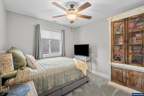 518 Sarah Renee Avenue SE Salem OR 97306