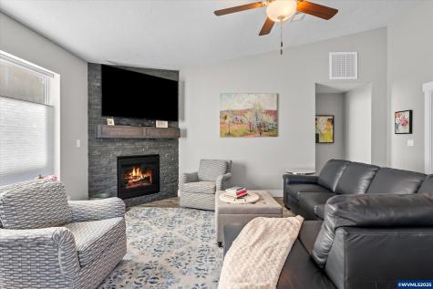 518 Sarah Renee Avenue SE Salem OR 97306