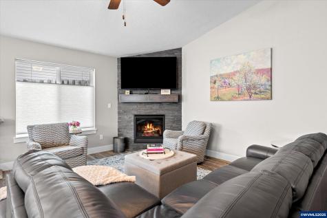 518 Sarah Renee Avenue SE Salem OR 97306