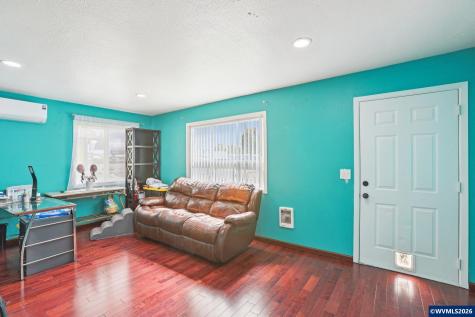 4055 Silverton Road NE Salem OR 97305
