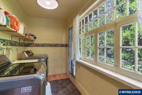 855 20th Street NE Salem OR 97301