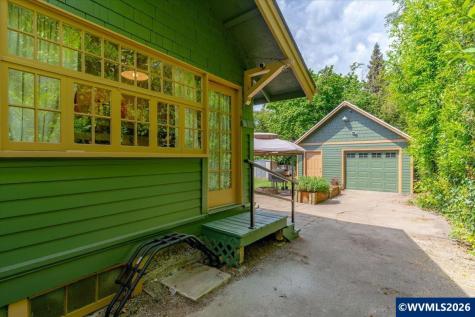 855 20th Street NE Salem OR 97301