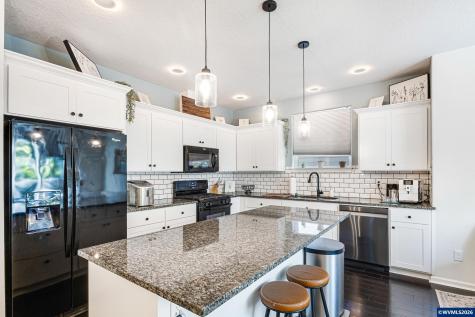2432 Robbins Way Lebanon OR 97355