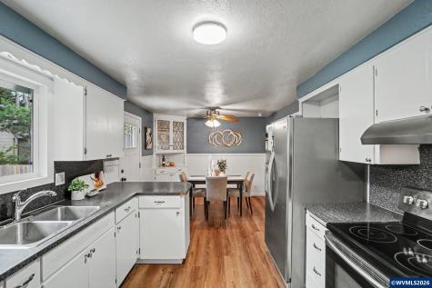 4436 Barrett Street S Salem OR 97302