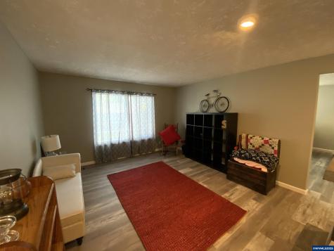1553 Ammon Street NW Salem OR 97304