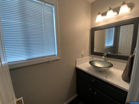 1553 Ammon Street NW Salem OR 97304
