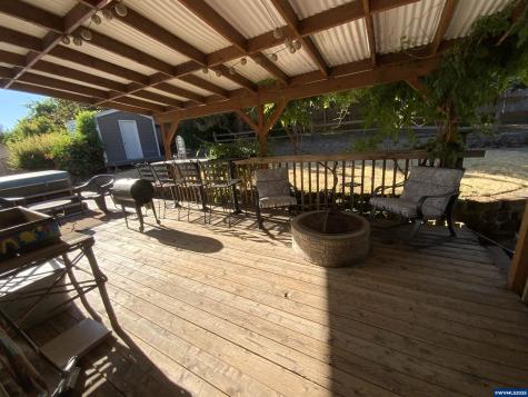 1553 Ammon Street NW Salem OR 97304
