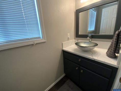1553 Ammon Street NW Salem OR 97304